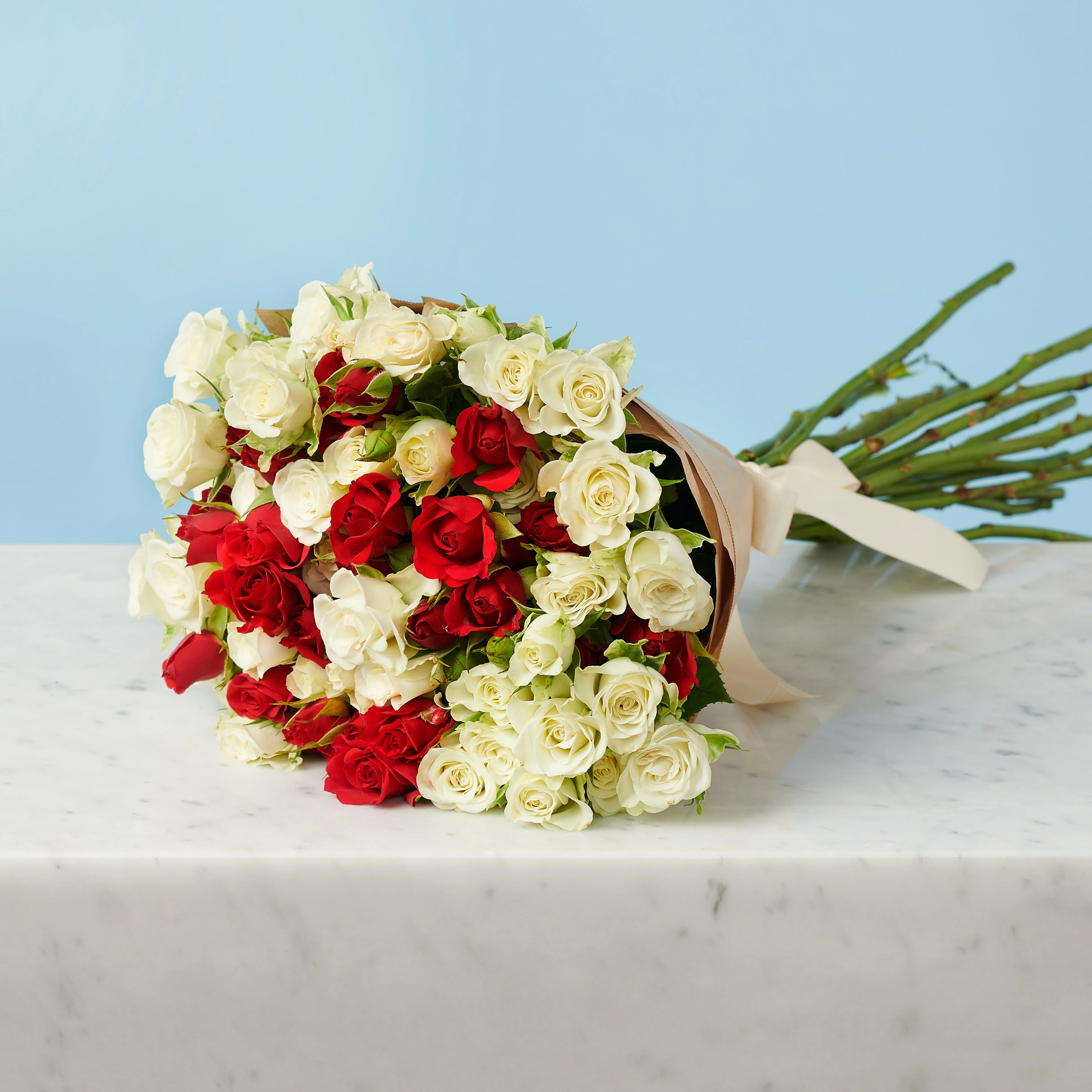 Beautiful Contrast Bouquet - Image 3